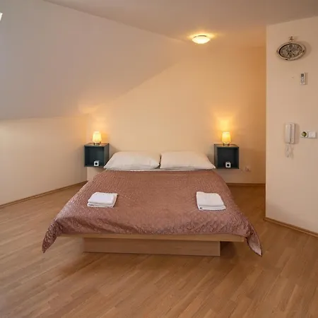 Apartman A Ubytovani U Machu Mikulov Exterior photo