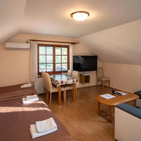 Apartman A Ubytovani U Machu Mikulov Exterior photo